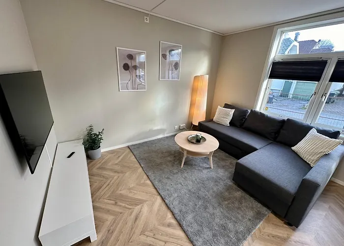 Modern Central Apartment Apt 105